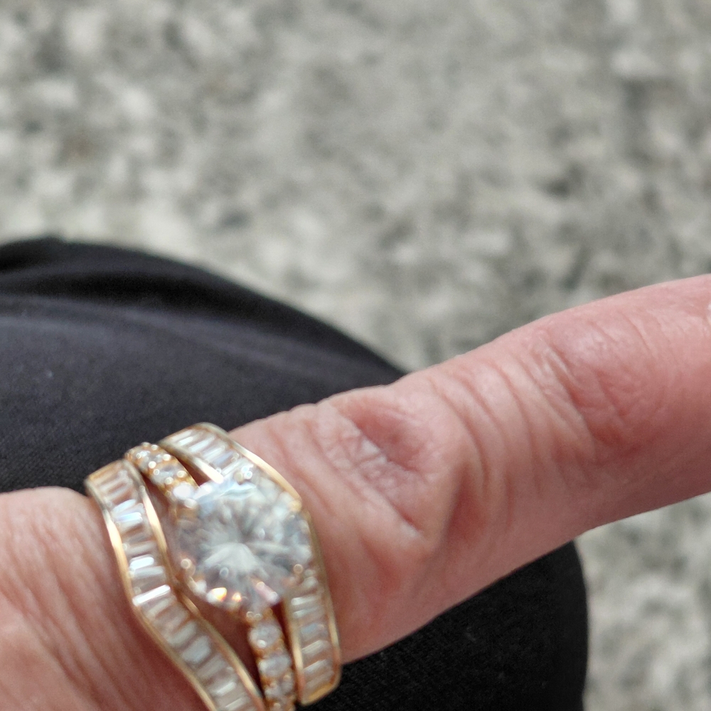 Elegant Gold and Silver Women's Ring